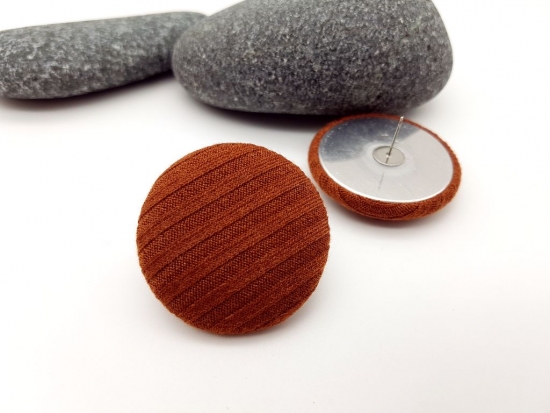 Preview: Stoff Knopf Ohrstecker Button braun BIG