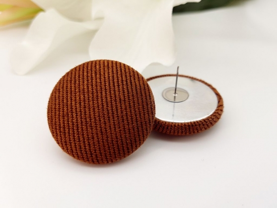 Preview: Stoff Knopf Ohrstecker Button braun BIG