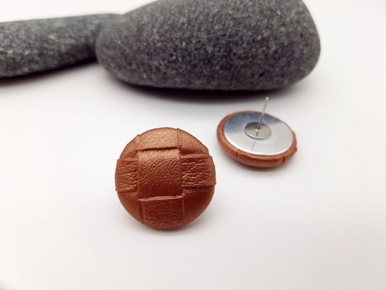 Große Kunstleder Karo Muster Ohrstecker bronzefarben