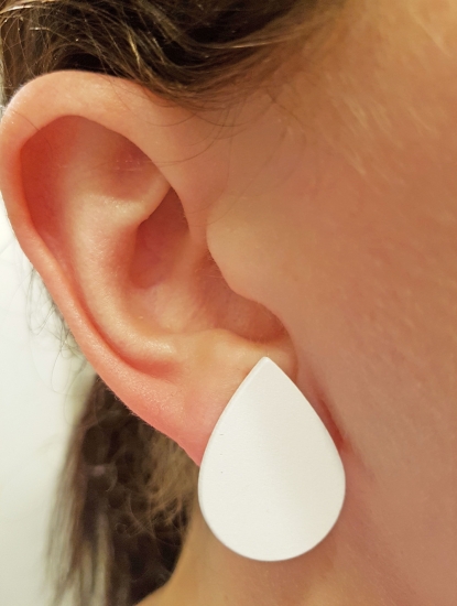 Große weiße Tropfen Ohrstecker Holz Maserung