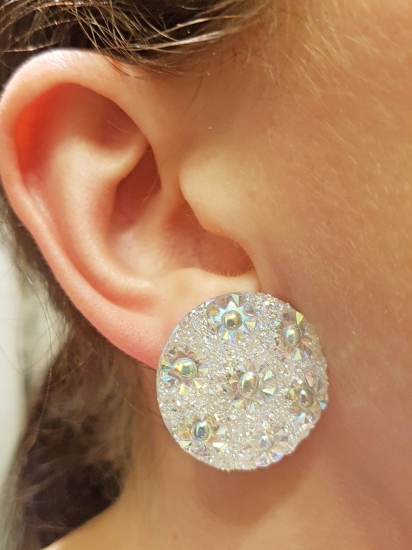 Preview: Große weiße Ohrstecker Glitzer Blümchen