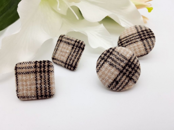 Stoff Karo Muster Ohrstecker beige schwarz weiß