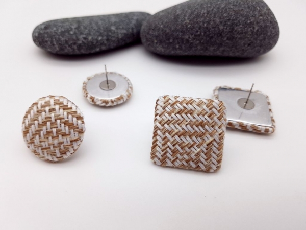 Stoff Muster Ohrstecker beige weiß