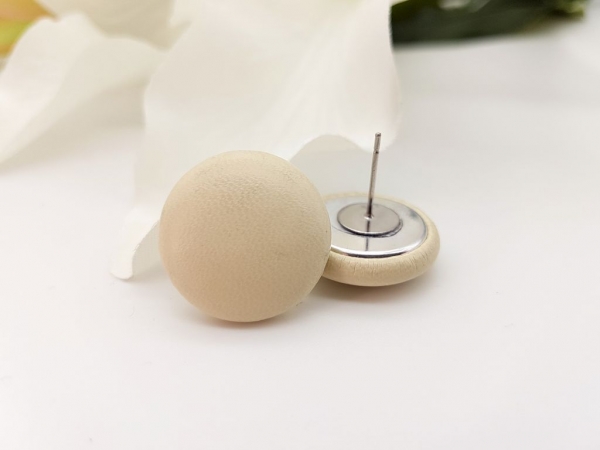 Kunstleder Ohrstecker hellbeige